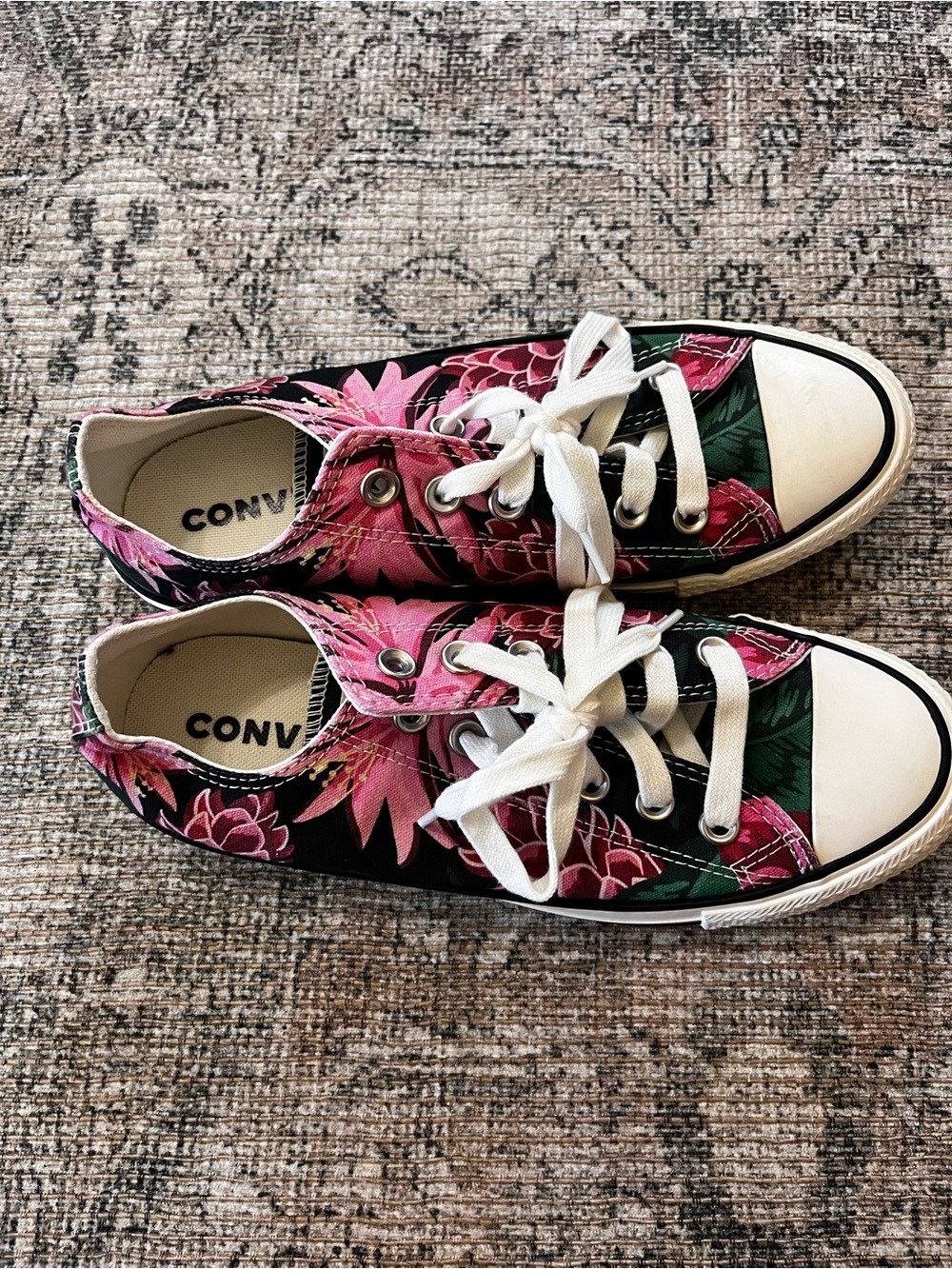 Converse Floral Low-Top Sneakers in Pink and Black size 7 - Picture 2 of 6